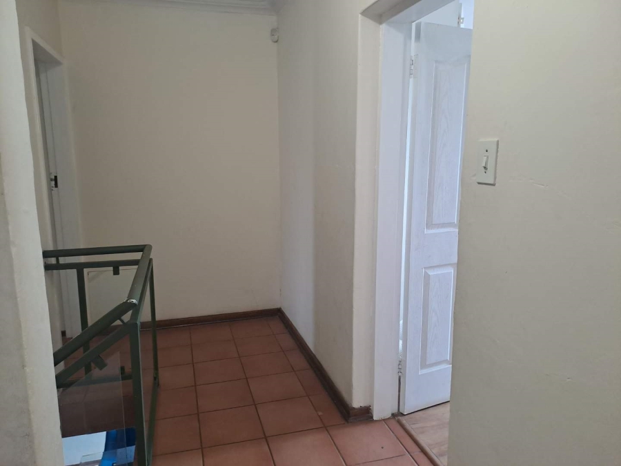 3 Bedroom Property for Sale in Die Hoewes Gauteng