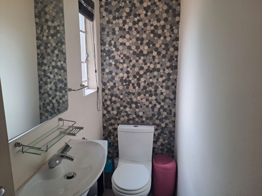 3 Bedroom Property for Sale in Die Hoewes Gauteng