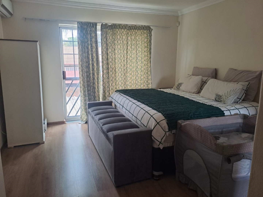 3 Bedroom Property for Sale in Die Hoewes Gauteng