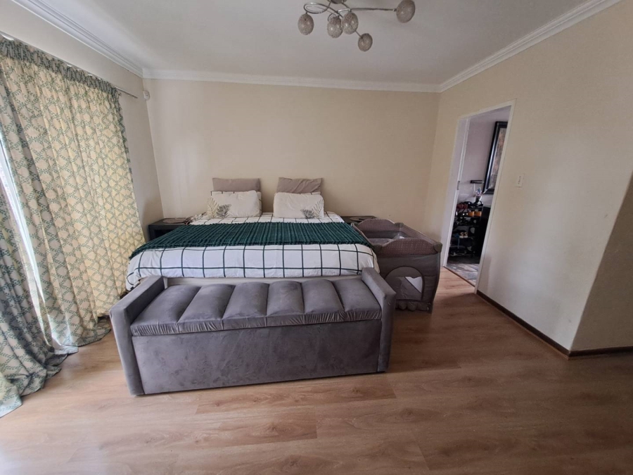 3 Bedroom Property for Sale in Die Hoewes Gauteng