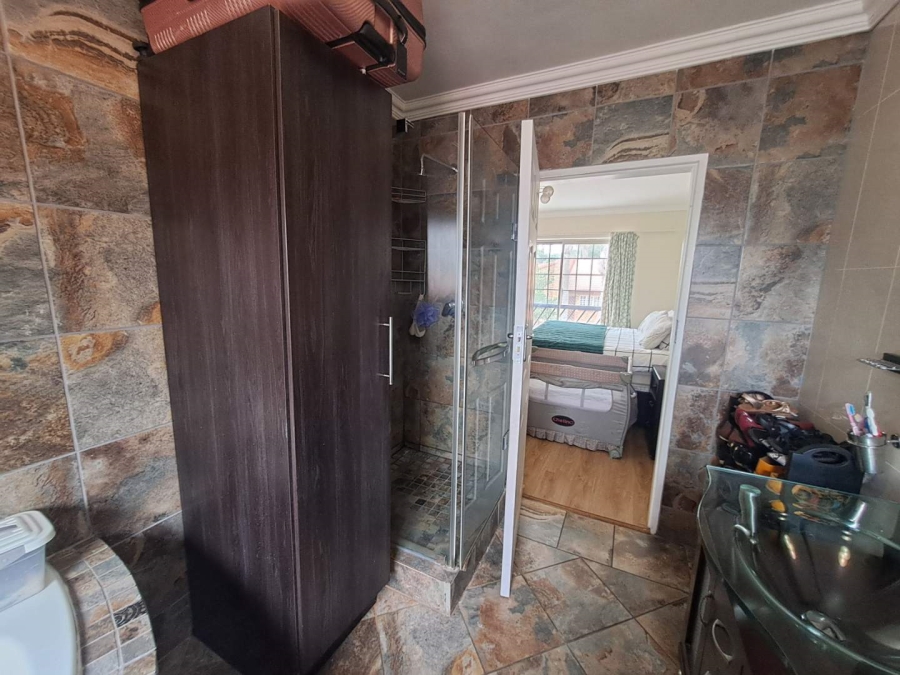 3 Bedroom Property for Sale in Die Hoewes Gauteng