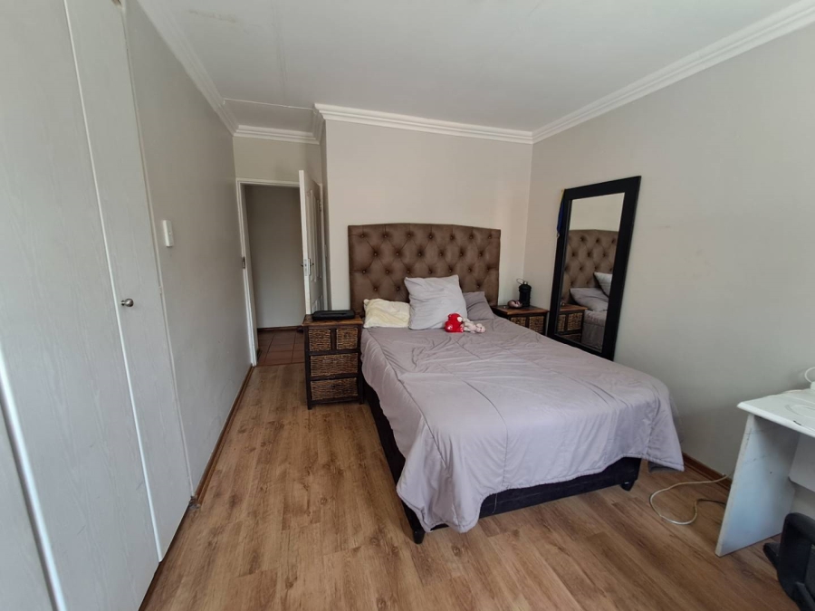 3 Bedroom Property for Sale in Die Hoewes Gauteng