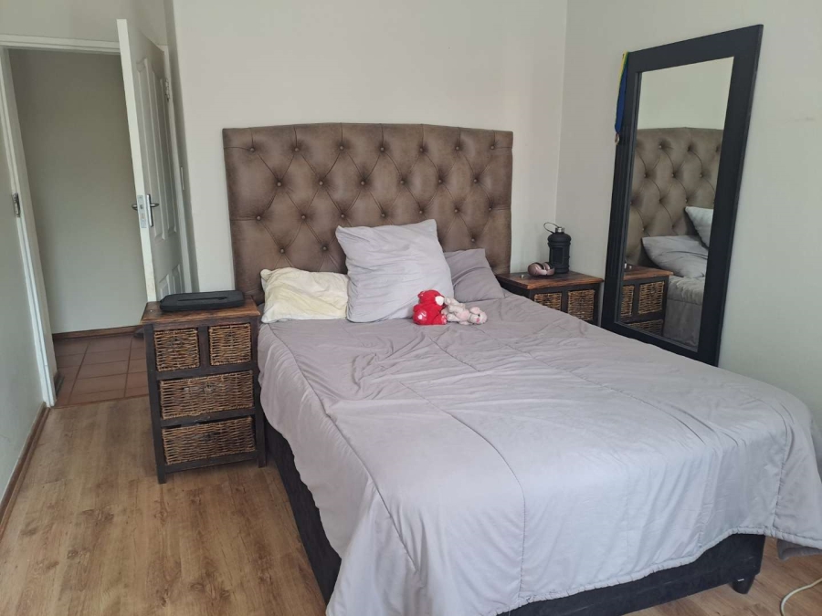 3 Bedroom Property for Sale in Die Hoewes Gauteng