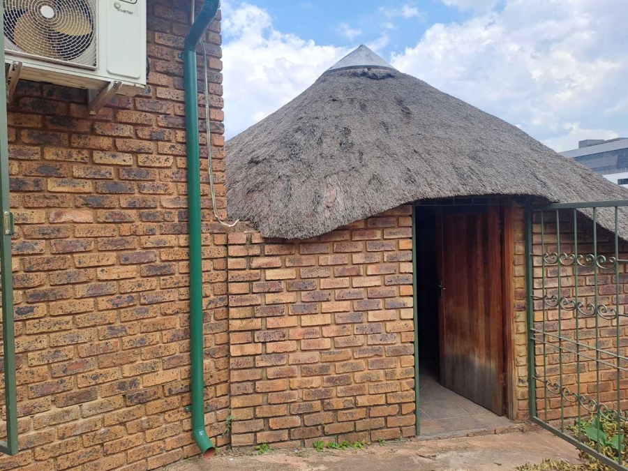 3 Bedroom Property for Sale in Die Hoewes Gauteng