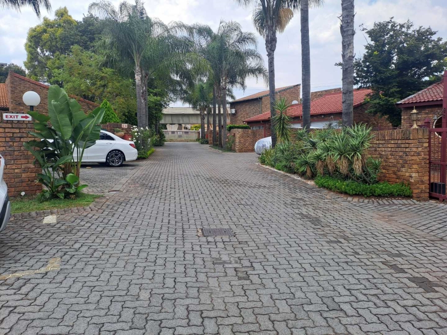 3 Bedroom Property for Sale in Die Hoewes Gauteng