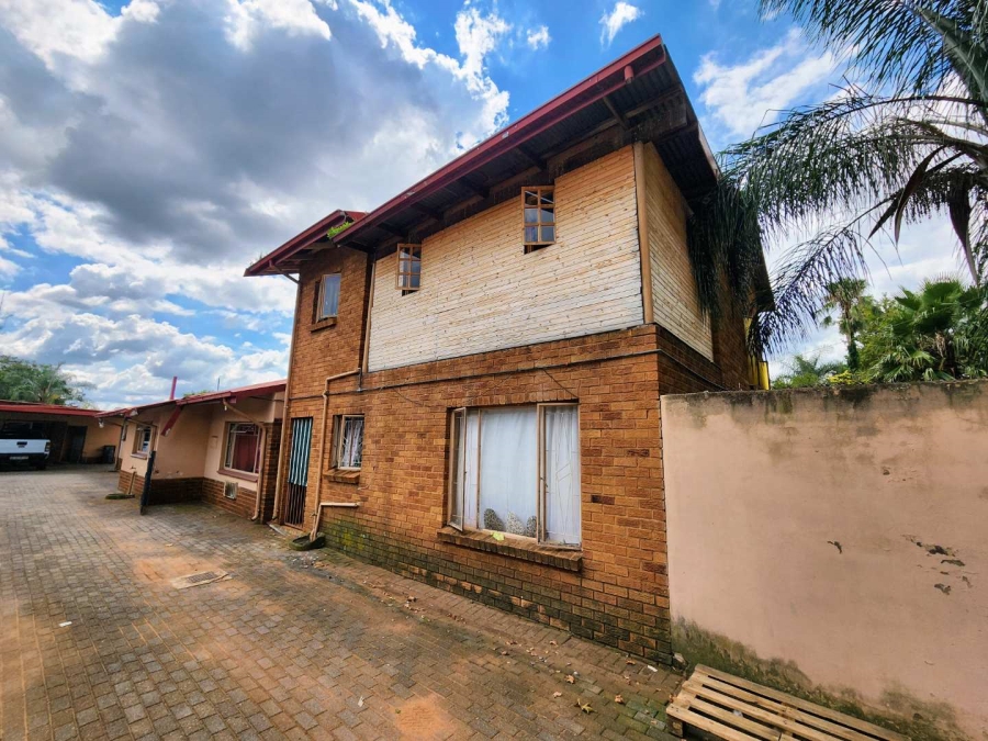7 Bedroom Property for Sale in Rietfontein Gauteng