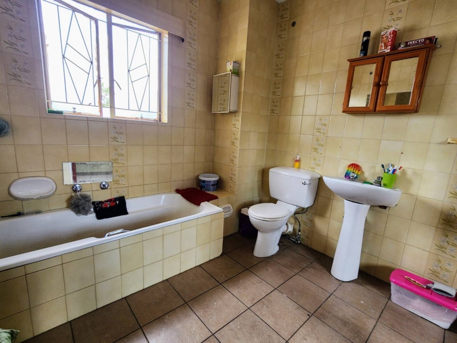 7 Bedroom Property for Sale in Rietfontein Gauteng