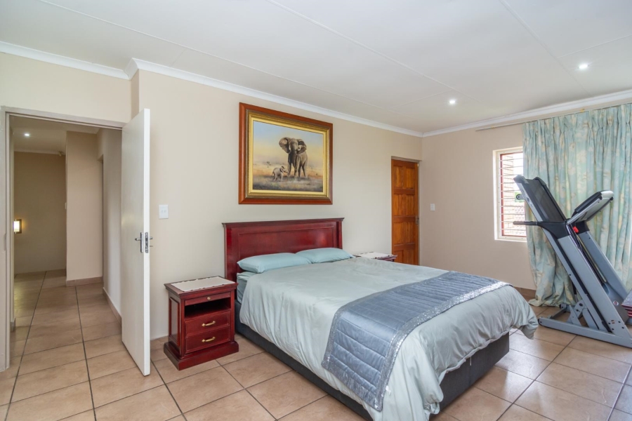 4 Bedroom Property for Sale in Ruimsig Gauteng