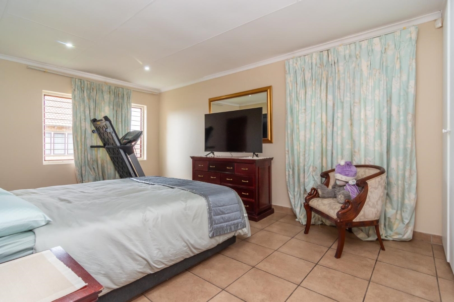 4 Bedroom Property for Sale in Ruimsig Gauteng