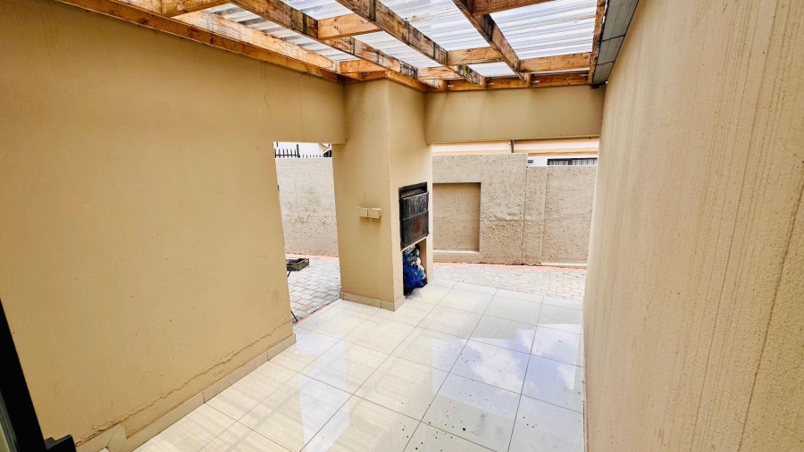 4 Bedroom Property for Sale in Meredale Gauteng