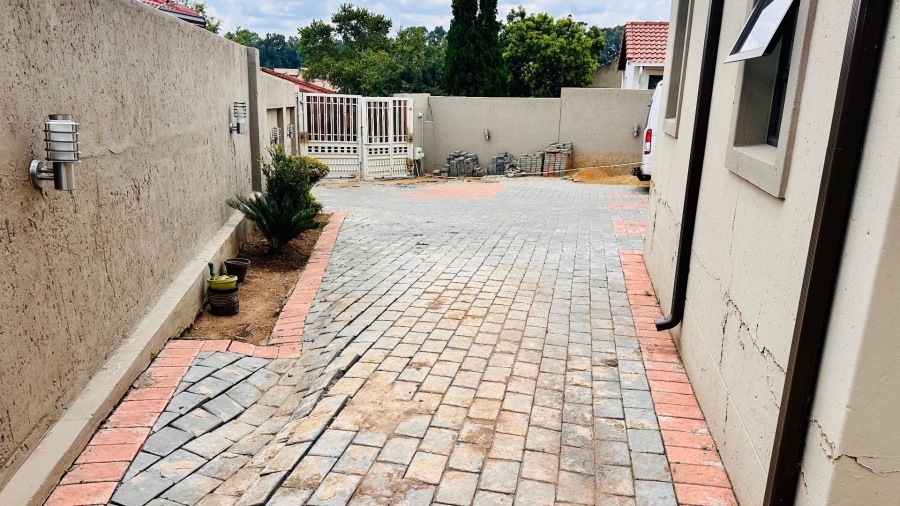 4 Bedroom Property for Sale in Meredale Gauteng