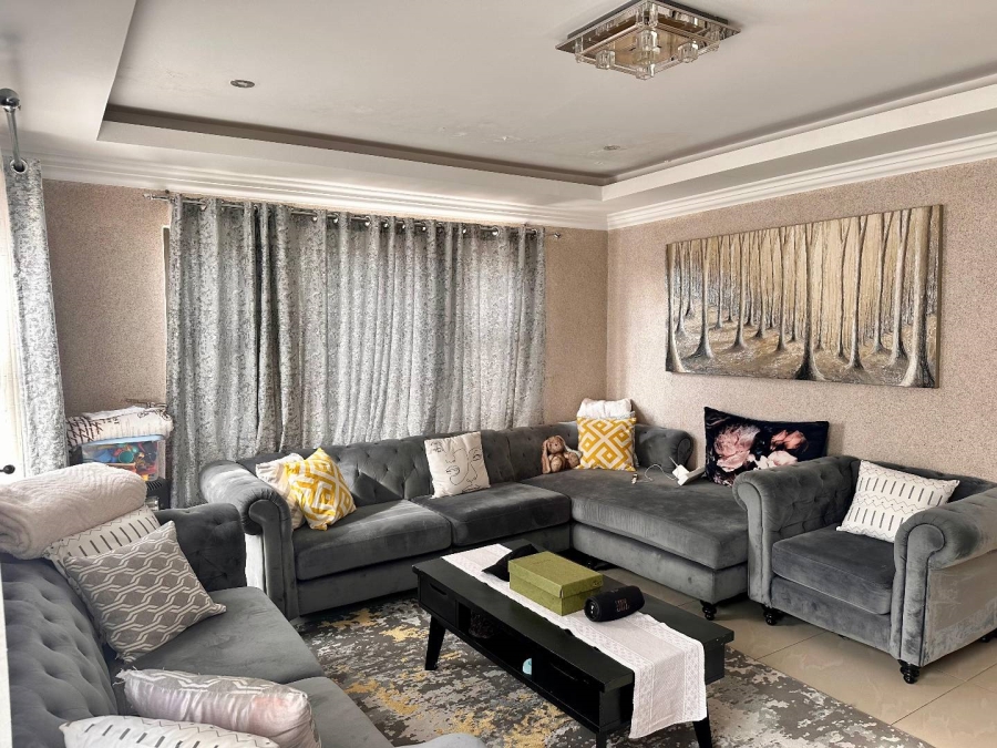 4 Bedroom Property for Sale in Meredale Gauteng