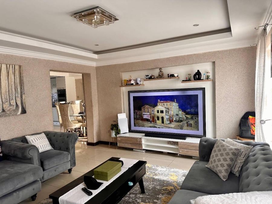 4 Bedroom Property for Sale in Meredale Gauteng