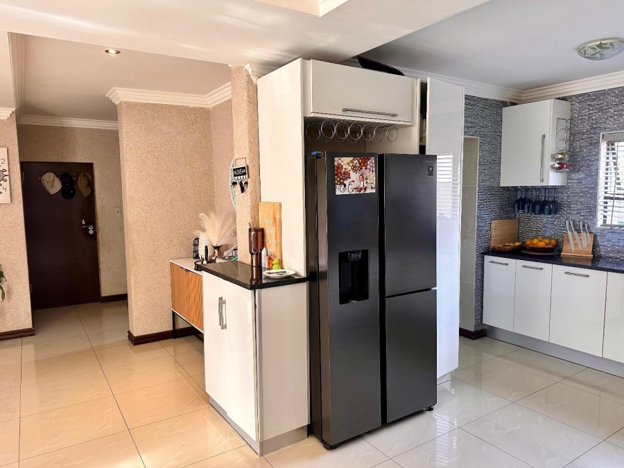 4 Bedroom Property for Sale in Meredale Gauteng