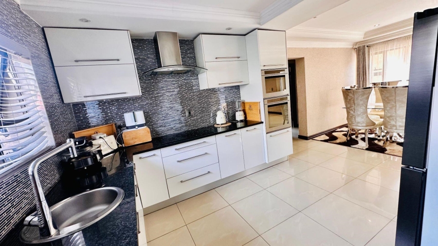 4 Bedroom Property for Sale in Meredale Gauteng