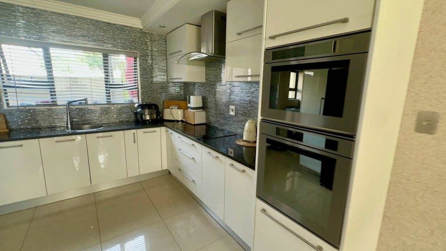 4 Bedroom Property for Sale in Meredale Gauteng