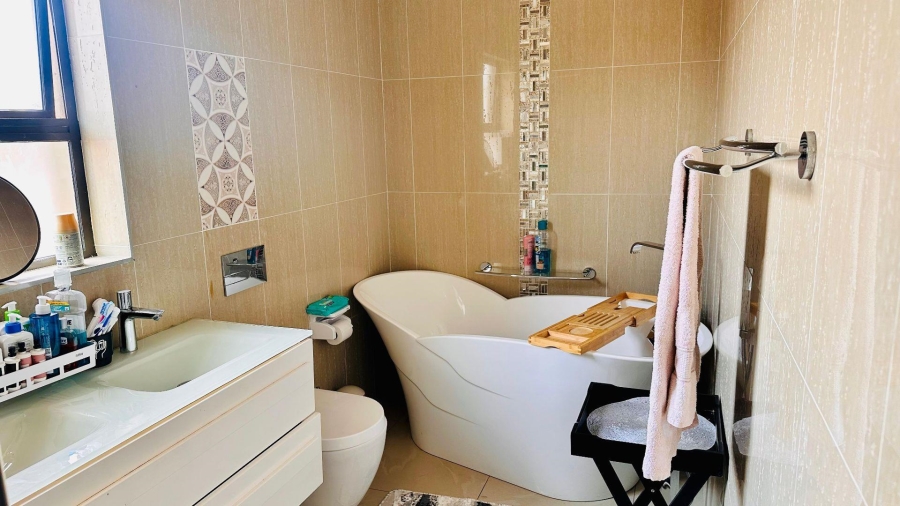 4 Bedroom Property for Sale in Meredale Gauteng