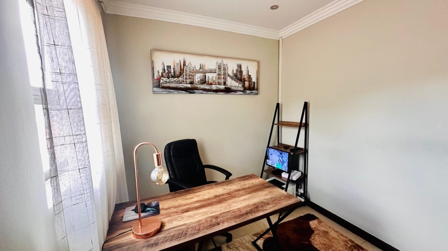 4 Bedroom Property for Sale in Meredale Gauteng