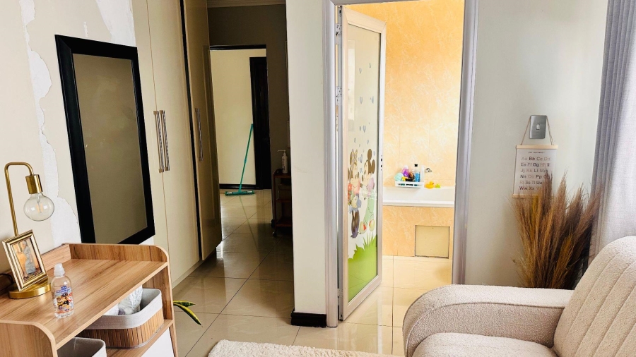 4 Bedroom Property for Sale in Meredale Gauteng