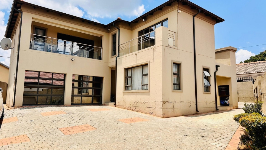 4 Bedroom Property for Sale in Meredale Gauteng