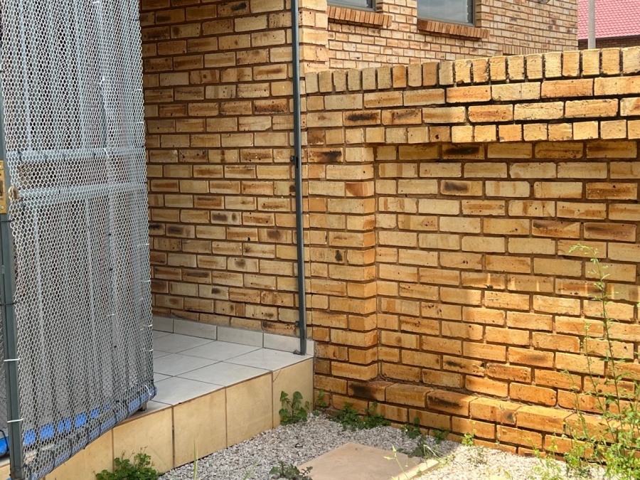 2 Bedroom Property for Sale in Florentia Gauteng