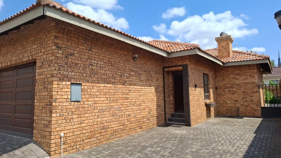 3 Bedroom Property for Sale in New Redruth Gauteng