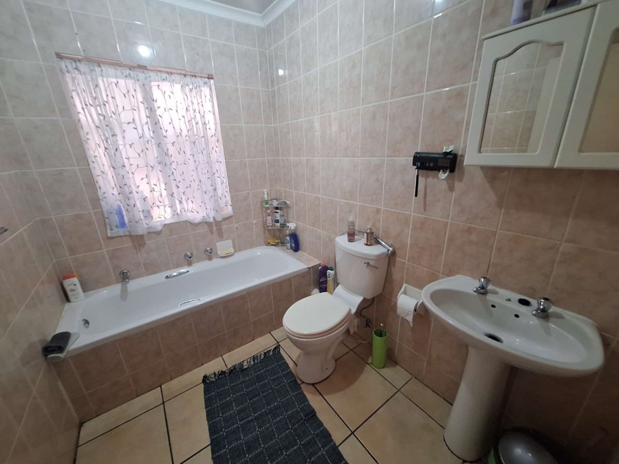 To Let 3 Bedroom Property for Rent in Roodepoort Gauteng