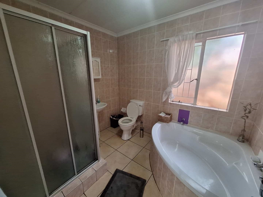 To Let 3 Bedroom Property for Rent in Roodepoort Gauteng