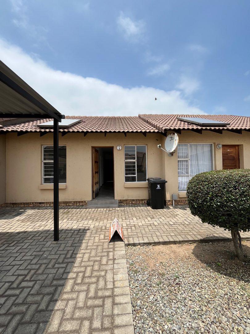 2 Bedroom Property for Sale in Albertsdal Gauteng