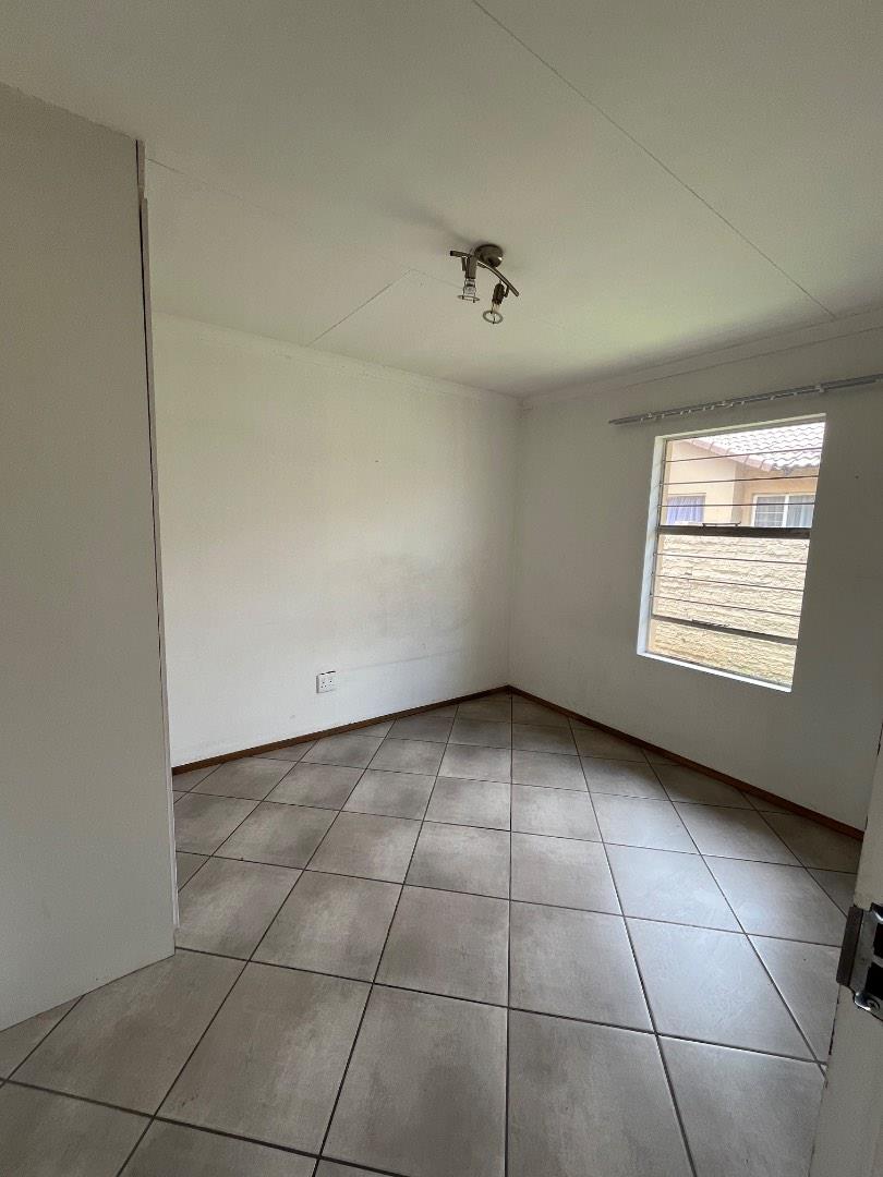 2 Bedroom Property for Sale in Albertsdal Gauteng