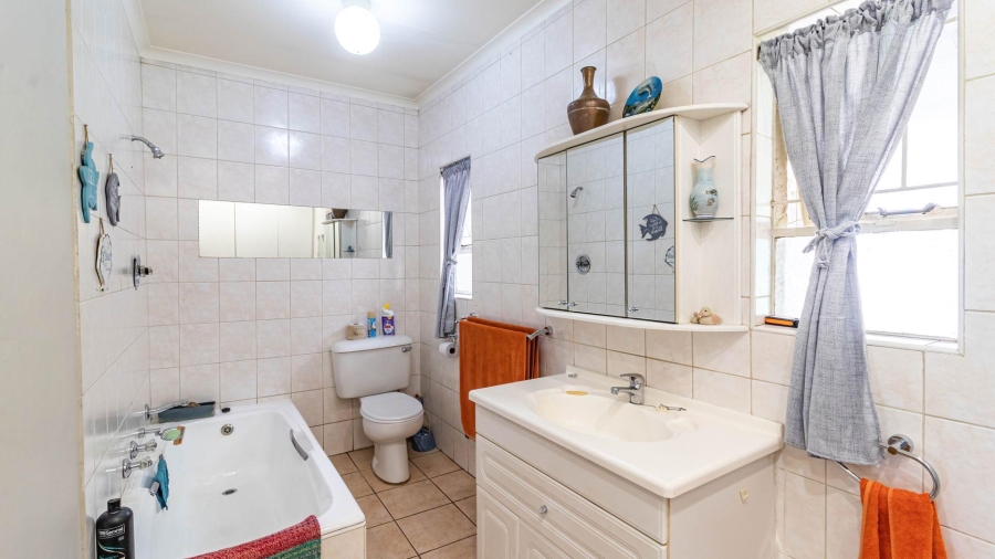 5 Bedroom Property for Sale in Brackenhurst Gauteng