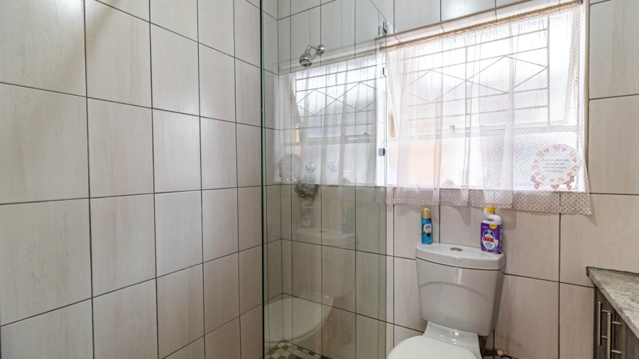 5 Bedroom Property for Sale in Brackenhurst Gauteng