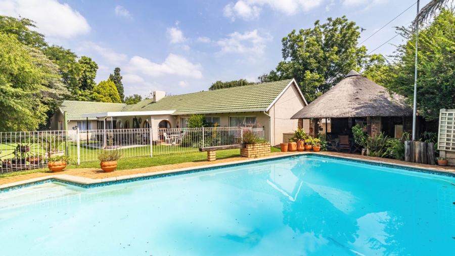 5 Bedroom Property for Sale in Brackenhurst Gauteng
