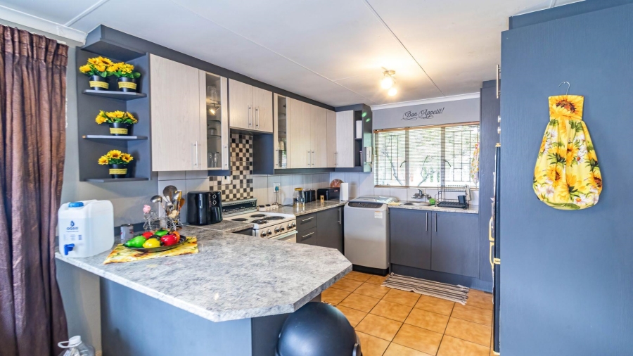 5 Bedroom Property for Sale in Brackenhurst Gauteng