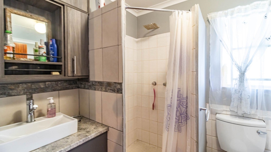 5 Bedroom Property for Sale in Brackenhurst Gauteng