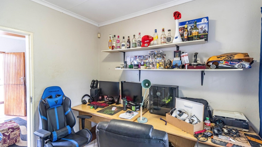 5 Bedroom Property for Sale in Brackenhurst Gauteng