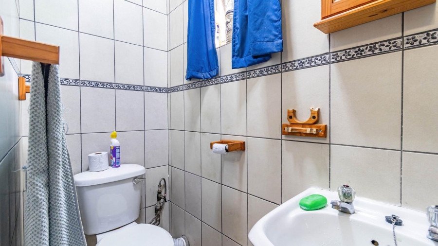 5 Bedroom Property for Sale in Brackenhurst Gauteng