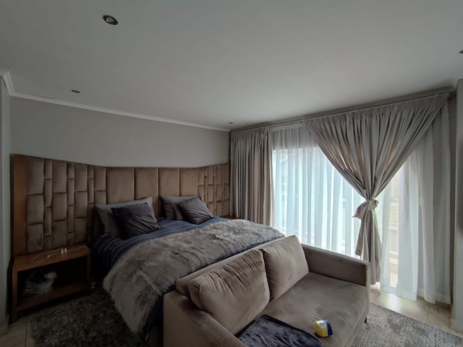 4 Bedroom Property for Sale in Rua Vista Gauteng