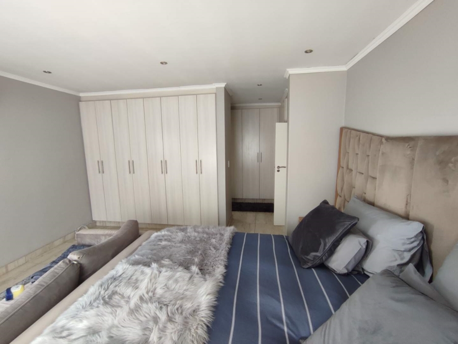 4 Bedroom Property for Sale in Rua Vista Gauteng