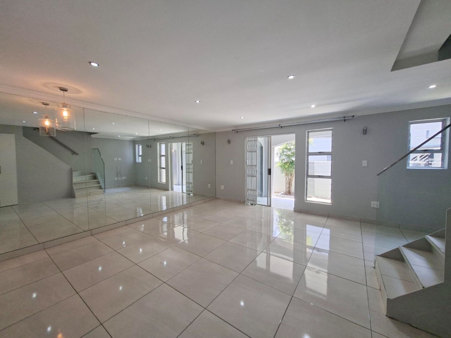 To Let 2 Bedroom Property for Rent in Douglasdale Gauteng