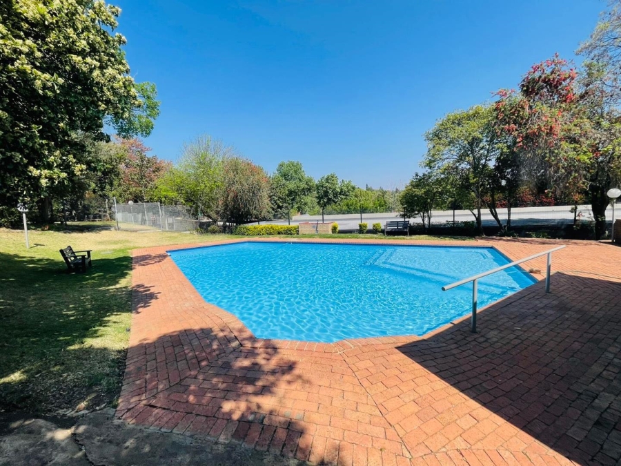 To Let 2 Bedroom Property for Rent in Sandhurst Gauteng
