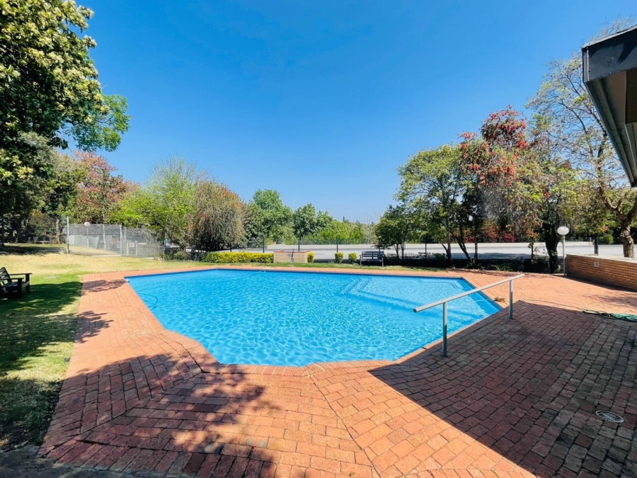 To Let 2 Bedroom Property for Rent in Sandhurst Gauteng