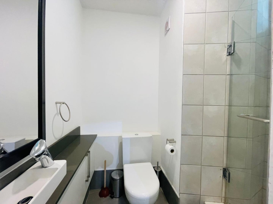 To Let 2 Bedroom Property for Rent in Sandhurst Gauteng