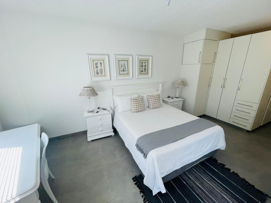 To Let 2 Bedroom Property for Rent in Sandhurst Gauteng