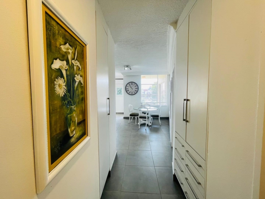 To Let 2 Bedroom Property for Rent in Sandhurst Gauteng