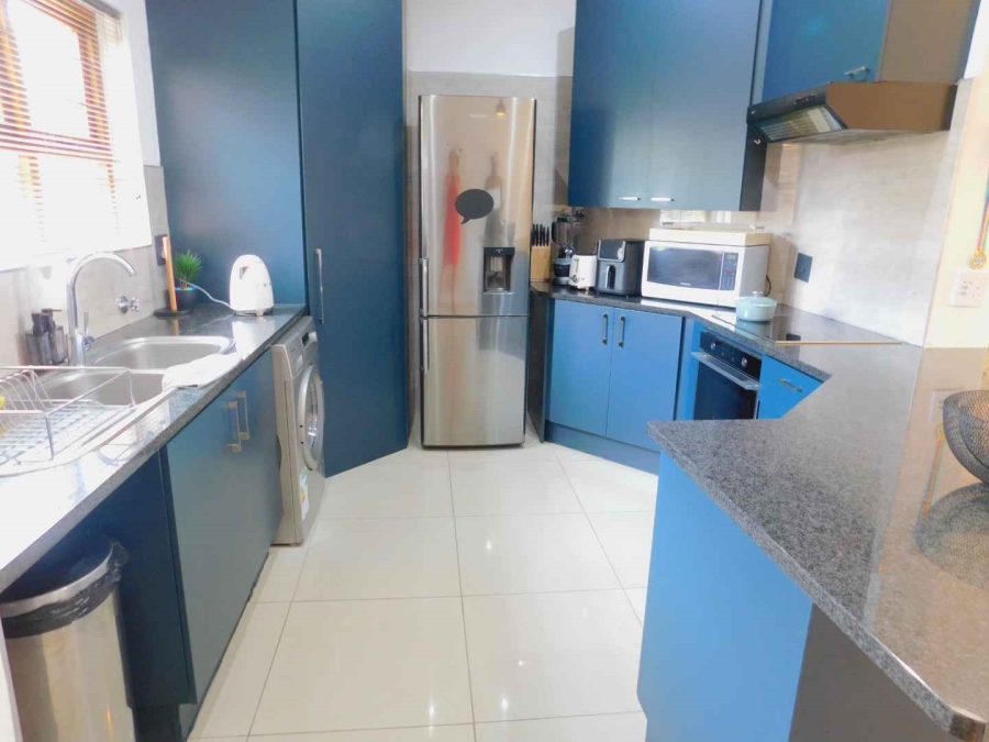 To Let 2 Bedroom Property for Rent in Bryanston Gauteng