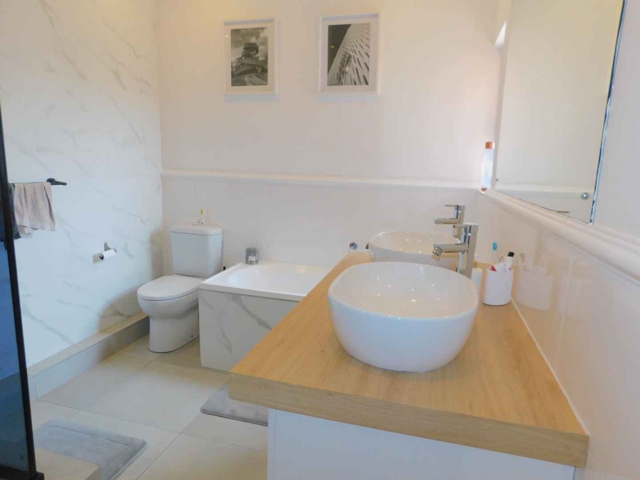 To Let 2 Bedroom Property for Rent in Bryanston Gauteng