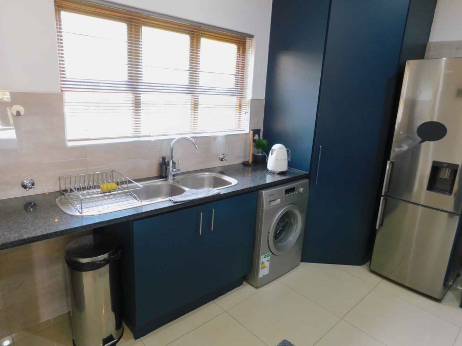 To Let 2 Bedroom Property for Rent in Bryanston Gauteng