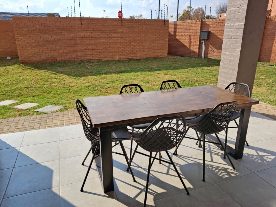 2 Bedroom Property for Sale in Rietvalleirand Gauteng