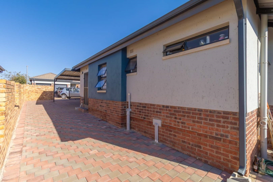 3 Bedroom Property for Sale in Lion Pride Gauteng